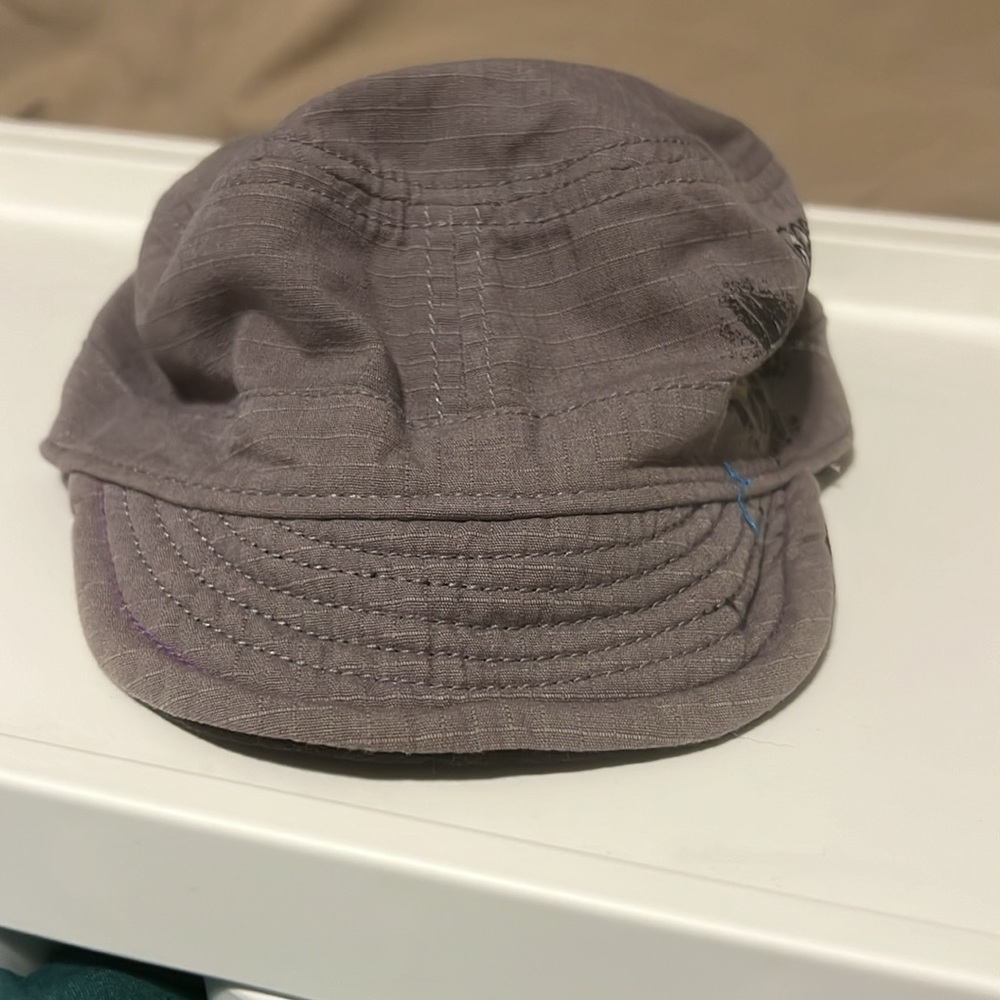 Reversible Roxy Hat - Picture 4 of 4